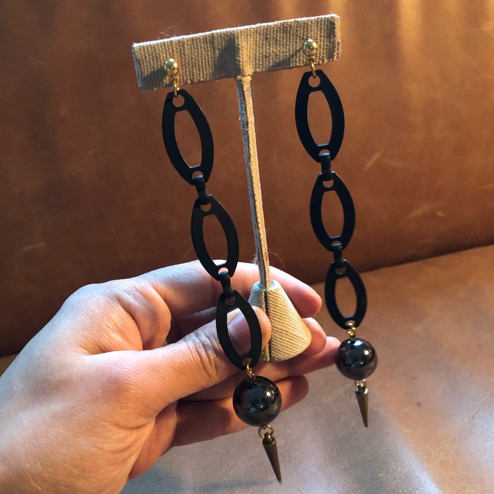 Black and gold spike earrings - Picture 5 of 5